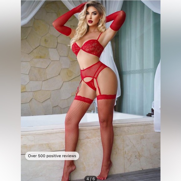 Red lacy lingerie set - Picture 3 of 4